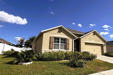 Villa ou maison à louer à Winter Haven, Floride: 4 chambres, 171.96 m2 № 2434983 - photo 2