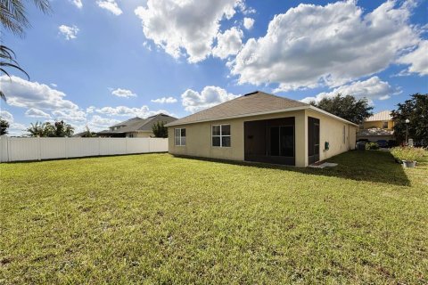 Villa ou maison à louer à Winter Haven, Floride: 4 chambres, 171.96 m2 № 2434983 - photo 3