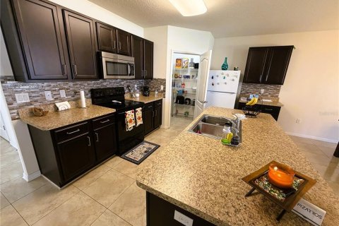 Villa ou maison à louer à Winter Haven, Floride: 4 chambres, 171.96 m2 № 2434983 - photo 5