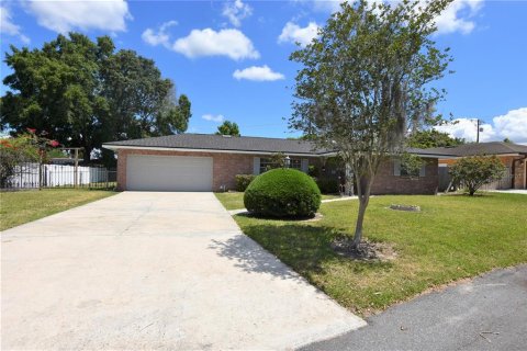 Villa ou maison à Winter Haven, Floride 2 chambres, 99.78 m2 № 2360323