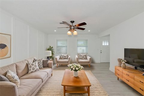 House in Bradenton, Florida 3 bedrooms, 113.62 sq.m. № 1565544 - photo 6