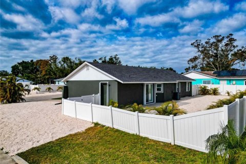House in Bradenton, Florida 3 bedrooms, 113.62 sq.m. № 1565544 - photo 4