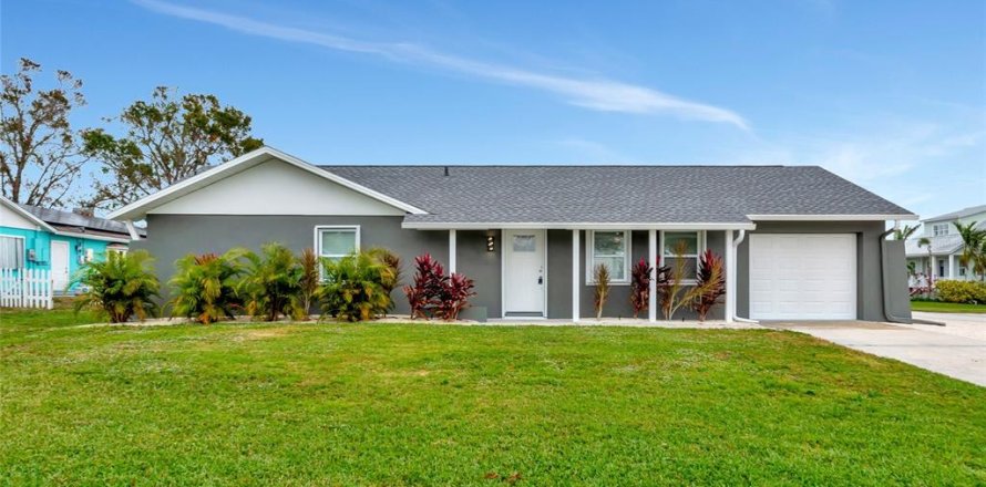 House in Bradenton, Florida 3 bedrooms, 113.62 sq.m. № 1565544