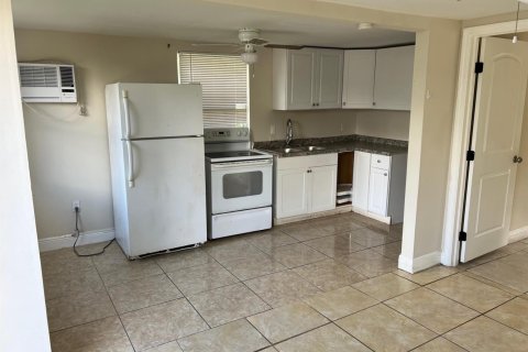 Casa en alquiler en Miami, Florida, 2 dormitorios, 58.34 m2 № 2147248 - foto 2