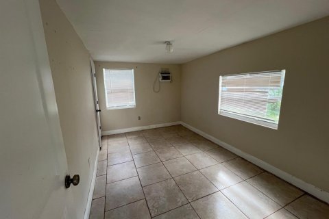 Casa en alquiler en Miami, Florida, 2 dormitorios, 58.34 m2 № 2147248 - foto 4