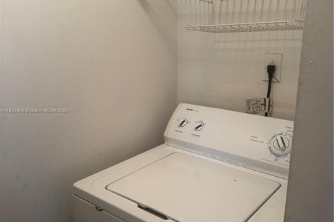 Condo in Pompano Beach, Florida, 1 bedroom  № 1834149 - photo 11