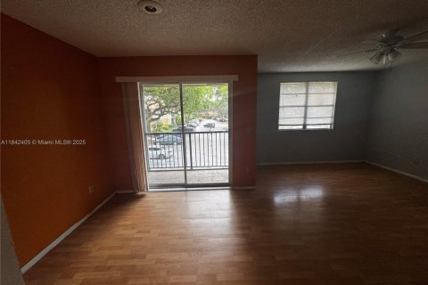 Condo in Pompano Beach, Florida, 1 bedroom  № 1834149 - photo 15
