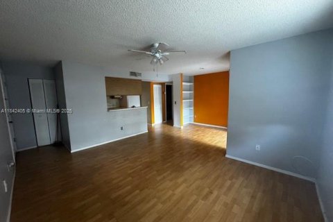 Condo in Pompano Beach, Florida, 1 bedroom  № 1834149 - photo 1