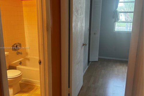 Condo in Pompano Beach, Florida, 1 bedroom  № 1834149 - photo 19