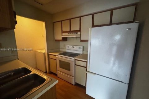 Condo in Pompano Beach, Florida, 1 bedroom  № 1834149 - photo 13