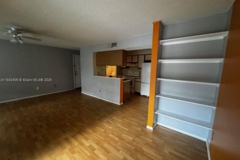 Condo in Pompano Beach, Florida, 1 bedroom  № 1834149 - photo 14