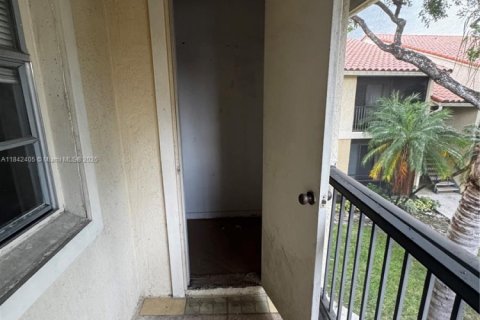 Condo in Pompano Beach, Florida, 1 bedroom  № 1834149 - photo 17