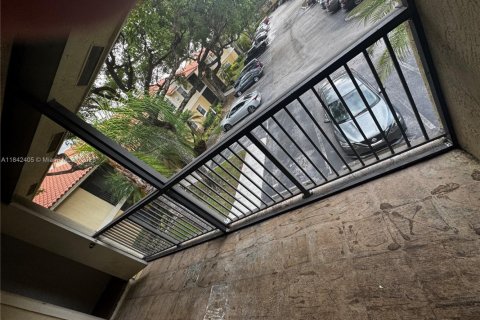 Condo in Pompano Beach, Florida, 1 bedroom  № 1834149 - photo 16