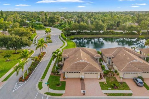 House in Englewood, Florida 2 bedrooms, 138.7 sq.m. № 2294821