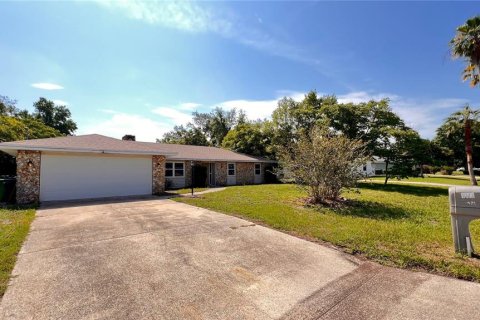 House in Deltona, Florida 3 bedrooms, 156.63 sq.m. № 1759260 - photo 2