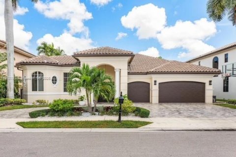 Купить виллу или дом в Бока-Ратон, Флорида 5 спален, 347.27м2, № 1954212 - фото 1