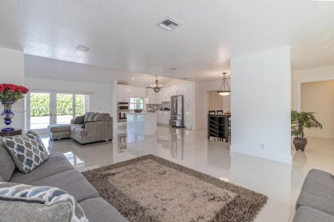 Снять в аренду виллу или дом в Катлер-Бей, Флорида 4 спальни, 229.75м2, № 2004533 - фото 8