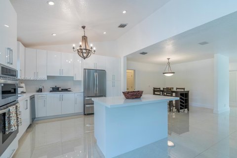 Снять в аренду виллу или дом в Катлер-Бей, Флорида 4 спальни, 229.75м2, № 2004533 - фото 4