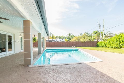 Снять в аренду виллу или дом в Катлер-Бей, Флорида 4 спальни, 229.75м2, № 2004533 - фото 25