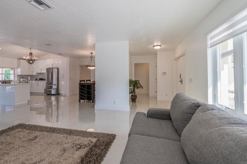 Снять в аренду виллу или дом в Катлер-Бей, Флорида 4 спальни, 229.75м2, № 2004533 - фото 9