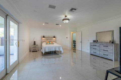 Снять в аренду виллу или дом в Катлер-Бей, Флорида 4 спальни, 229.75м2, № 2004533 - фото 13