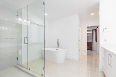 Снять в аренду виллу или дом в Катлер-Бей, Флорида 4 спальни, 229.75м2, № 2004533 - фото 17