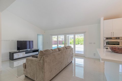 Снять в аренду виллу или дом в Катлер-Бей, Флорида 4 спальни, 229.75м2, № 2004533 - фото 10