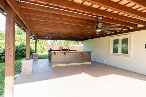 Снять в аренду виллу или дом в Катлер-Бей, Флорида 4 спальни, 229.75м2, № 2004533 - фото 24