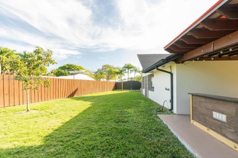 Снять в аренду виллу или дом в Катлер-Бей, Флорида 4 спальни, 229.75м2, № 2004533 - фото 26