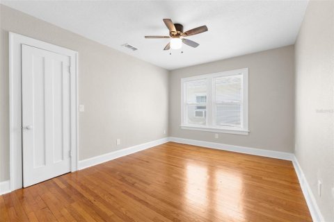 House in Saint Petersburg, Florida 4 bedrooms, 244.43 sq.m. № 2258537 - photo 17