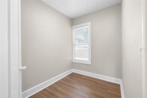 House in Saint Petersburg, Florida 4 bedrooms, 244.43 sq.m. № 2258537 - photo 8