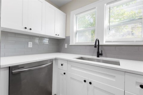 House in Saint Petersburg, Florida 4 bedrooms, 244.43 sq.m. № 2258537 - photo 21