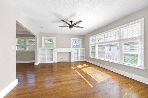 House in Saint Petersburg, Florida 4 bedrooms, 244.43 sq.m. № 2258537 - photo 13
