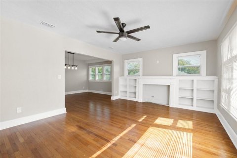 House in Saint Petersburg, Florida 4 bedrooms, 244.43 sq.m. № 2258537 - photo 14