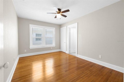 House in Saint Petersburg, Florida 4 bedrooms, 244.43 sq.m. № 2258537 - photo 23