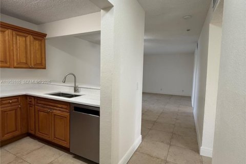 Condominio en alquiler en West Palm Beach, Florida, 2 dormitorios, 83.98 m2 № 2008709 - foto 2