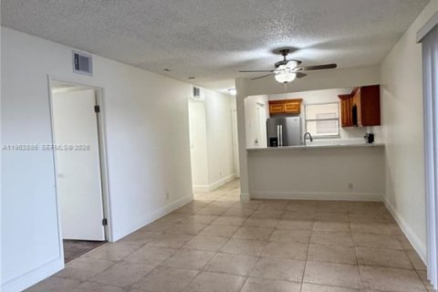 Condominio en alquiler en West Palm Beach, Florida, 2 dormitorios, 83.98 m2 № 2008709 - foto 9