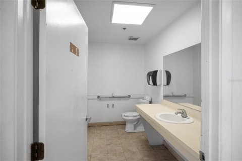 Immobilier commercial à louer à Ocala, Floride: 1816.7 m2 № 1525476 - photo 21