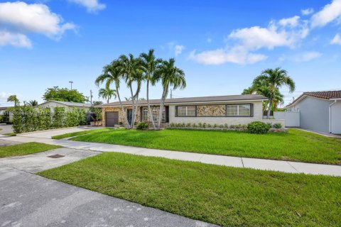 Купить виллу или дом в Майами, Флорида 3 спальни, 204.48м2, № 1783636 - фото 2