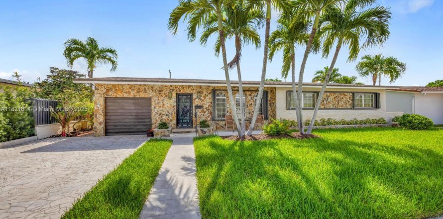 Casa en Miami, Florida 3 dormitorios, 204.48 m2 № 1783636