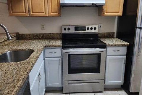 Снять в аренду квартиру в Корал-Спрингс, Флорида 3 спальни, № 2013598 - фото 3