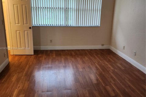 Снять в аренду квартиру в Корал-Спрингс, Флорида 3 спальни, № 2013598 - фото 13