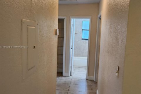 Снять в аренду квартиру в Корал-Спрингс, Флорида 3 спальни, № 2013598 - фото 8