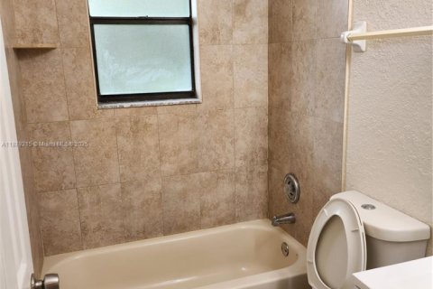 Снять в аренду квартиру в Корал-Спрингс, Флорида 3 спальни, № 2013598 - фото 12