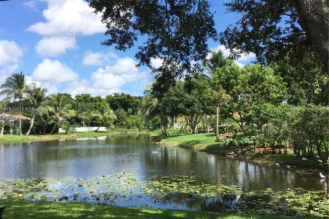 Снять в аренду квартиру в Корал-Спрингс, Флорида 3 спальни, № 2013598 - фото 2