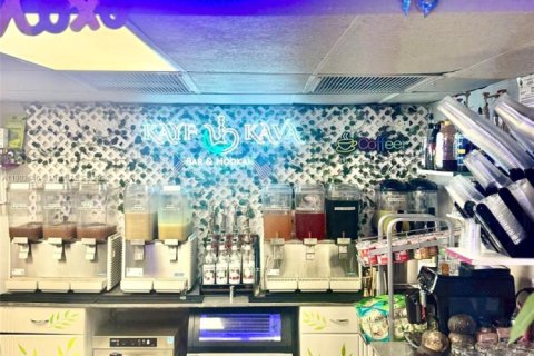 Купить коммерческую недвижимость в Норт-Майами-Бич, Флорида № 1955743 - фото 2