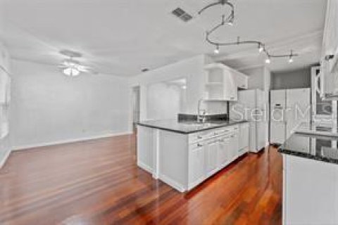 House in Lutz, Florida 4 bedrooms, 228.54 sq.m. № 2218683 - photo 9