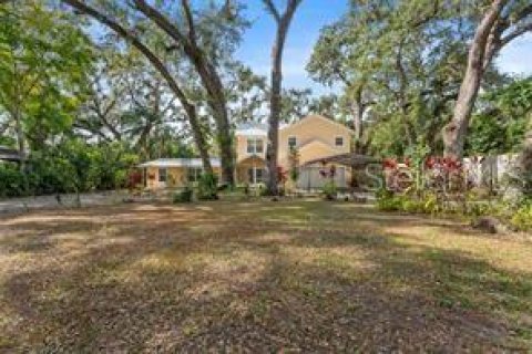 House in Lutz, Florida 4 bedrooms, 228.54 sq.m. № 2218683 - photo 2