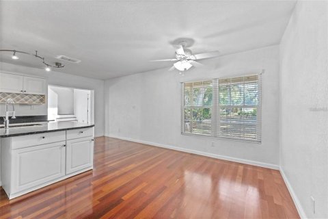 House in Lutz, Florida 4 bedrooms, 228.54 sq.m. № 2218683 - photo 13