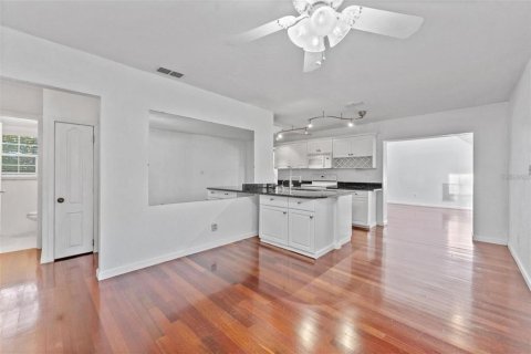 House in Lutz, Florida 4 bedrooms, 228.54 sq.m. № 2218683 - photo 14
